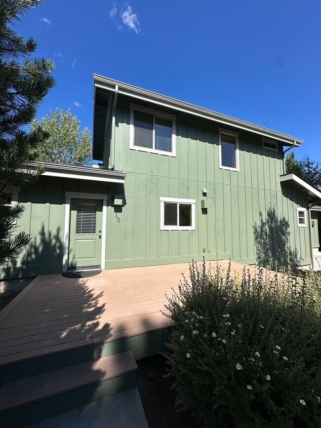 Building Photo - 115 Northwest Mount Washington Drive