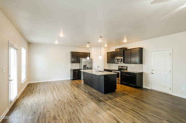 Building Photo - 7907 Cascade Falls Cove