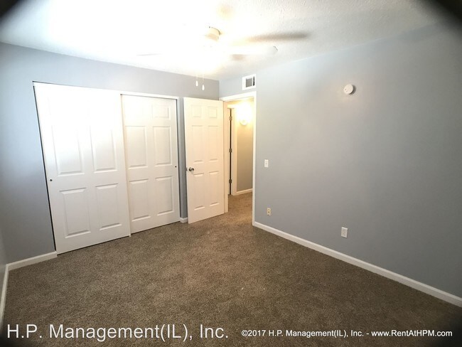 Building Photo - 1124 University Dr
