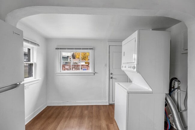 Building Photo - Charming Garland Area Home!