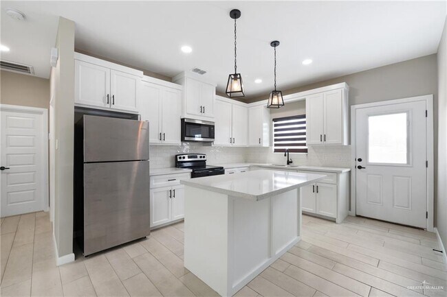 Building Photo - 9 N Hester St