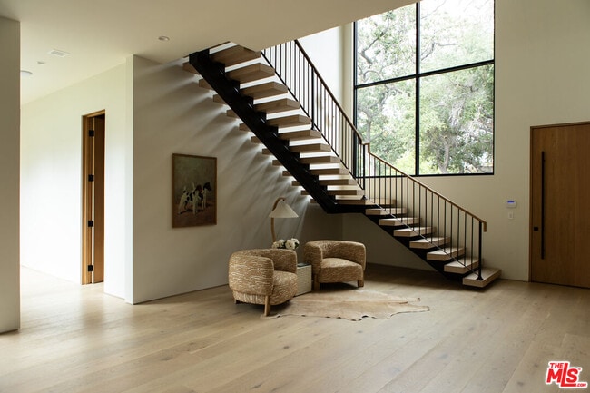 Building Photo - 5064 Encino Ave