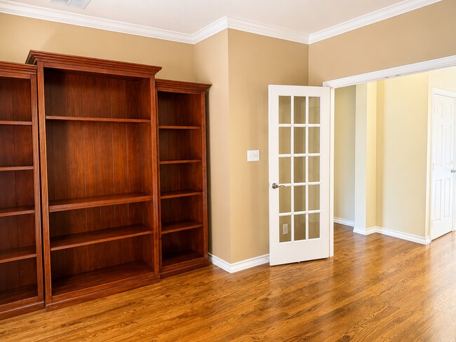 Building Photo - 6052 Portrush Dr