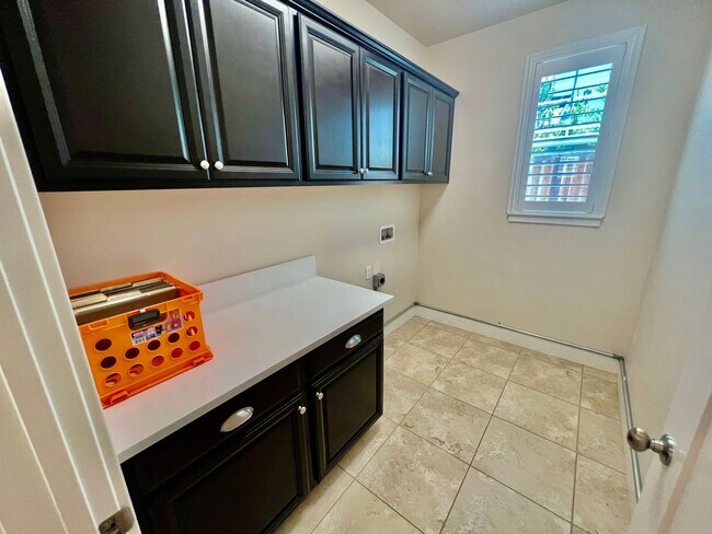 Building Photo - Application Pending! Lovely 4 bedroom 2.5 ...
