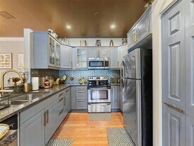 Building Photo - 4402 SW 160th Ave