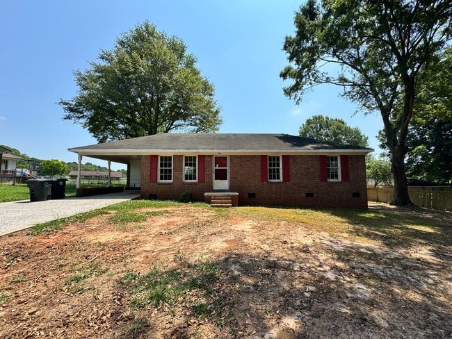 Primary Photo - 3/1 in Boiling Springs, NC