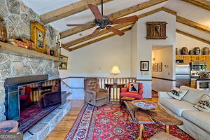 Building Photo - 842 Saddle Back Cir