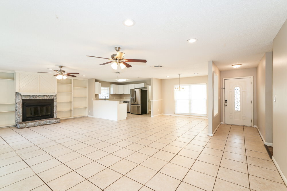 Building Photo - 15709 Squirrel Tree Pl