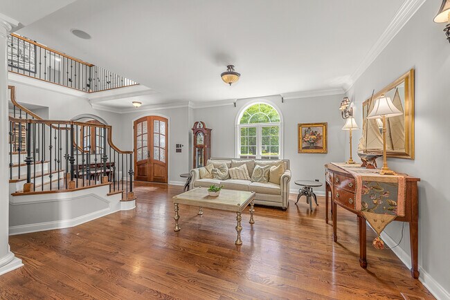 Building Photo - 405 Pondview Ct