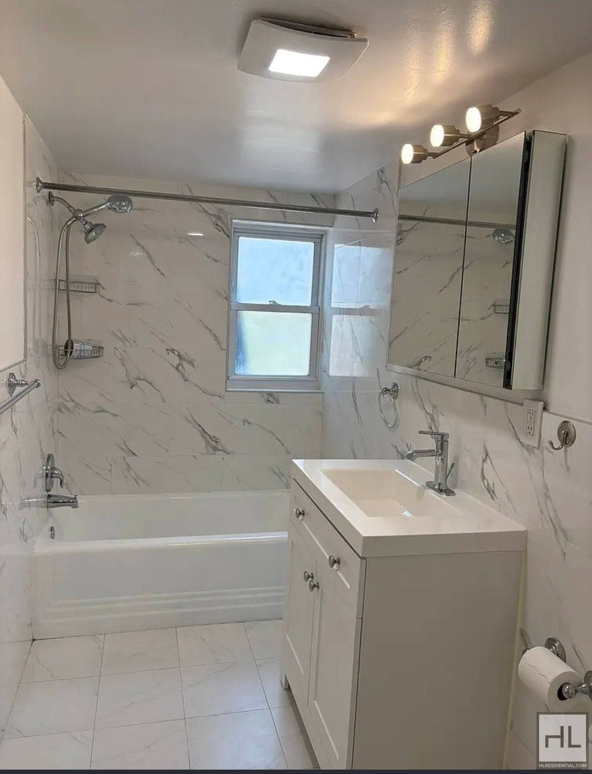 Building Photo - 32 STREET