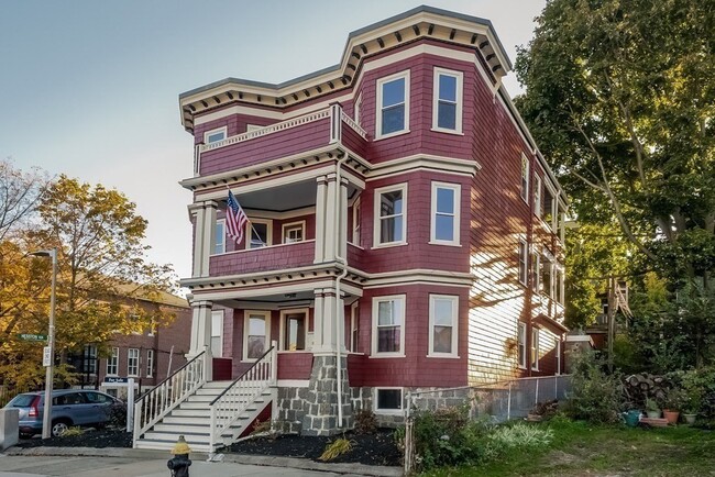Building Photo - 69 Pleasant St
