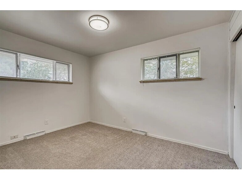Building Photo - 8521 Crescent Dr