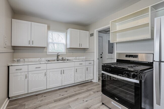 Building Photo - 831 Stewart Ave