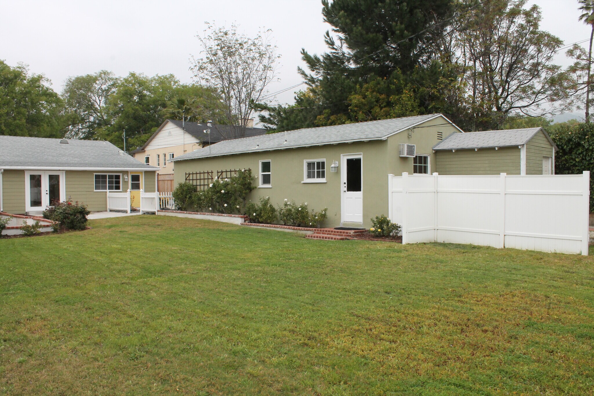 Building Photo - 530 E Grinnell Dr