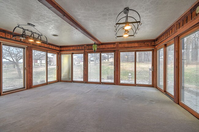 Building Photo - 563 Hales Chapel Rd