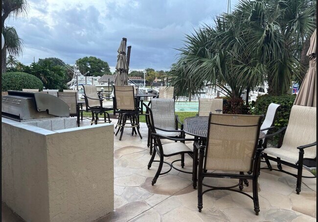 Building Photo - 2731 NE 14th Street Causeway