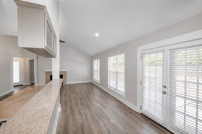 Building Photo - 1302 Danbury Square