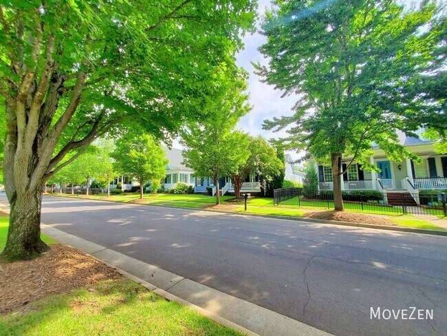 Building Photo - 17011 Hedgerow Park Rd