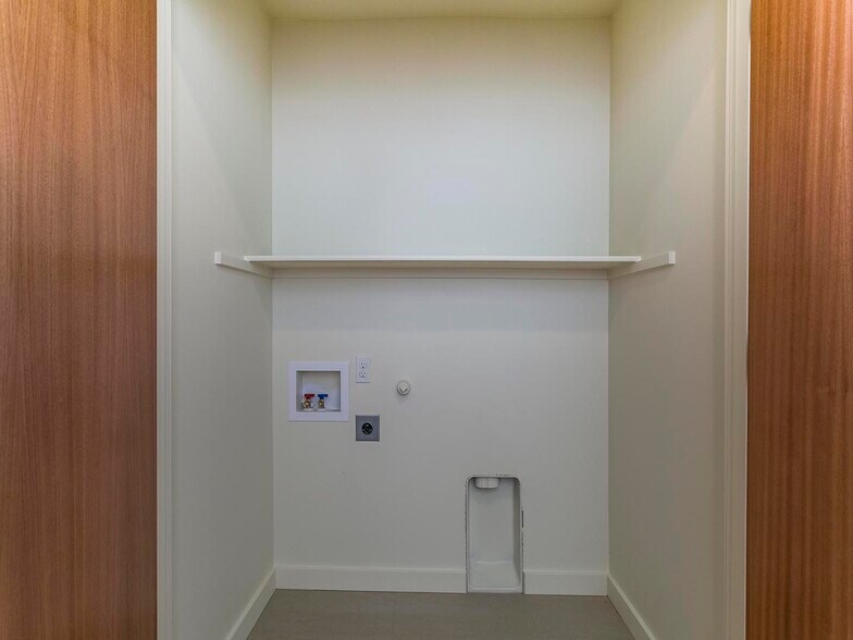 Building Photo - 6680 NE Davis St