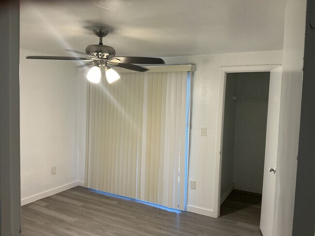 Building Photo - 722 SW 70th Terrace