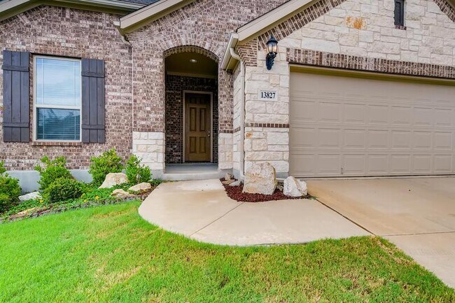 Building Photo - 13827 Quiet Fox Ln