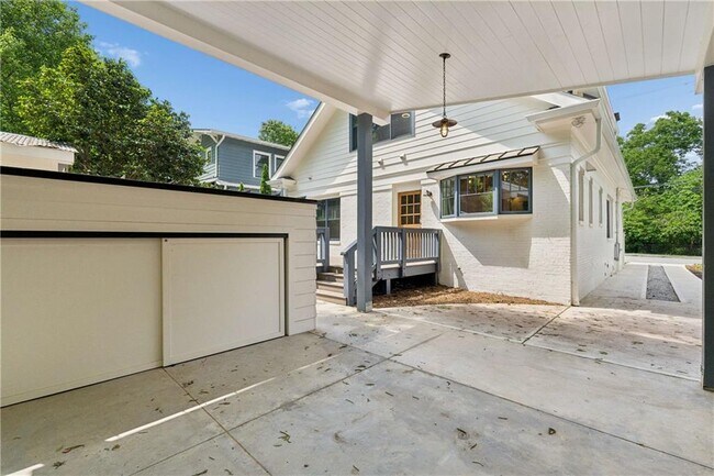 Building Photo - 1511 McLendon Ave NE