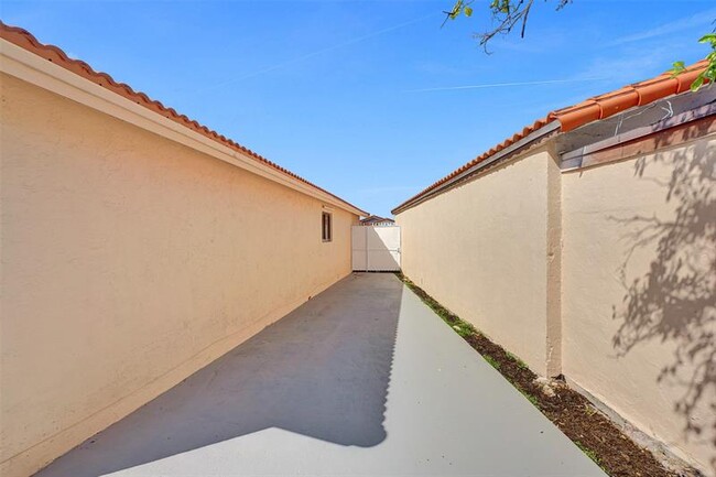 Building Photo - 2614 W 65th St