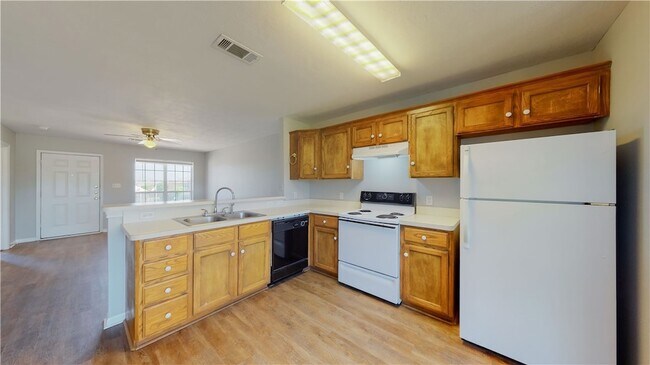 Building Photo - 1507 Hollow Hill Dr