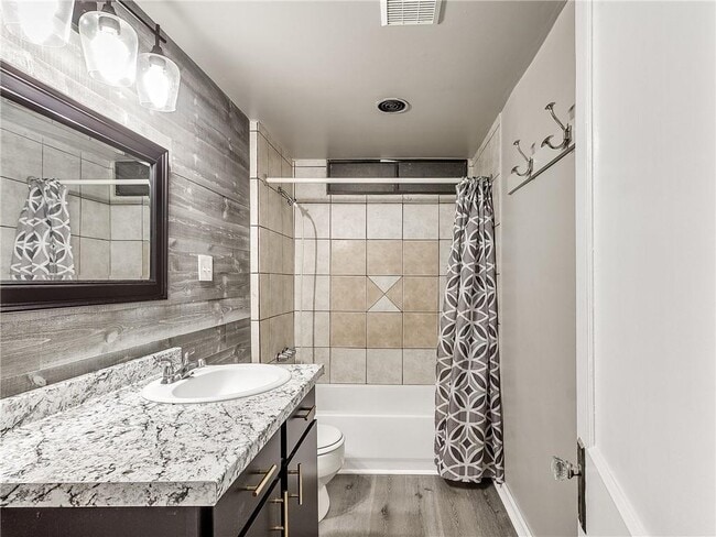 Building Photo - 1144 N McKinley Ave