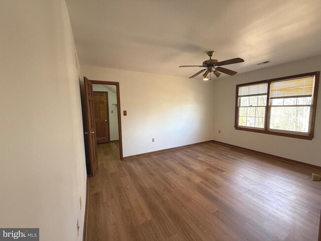 Building Photo - 9608 Burke View Ave