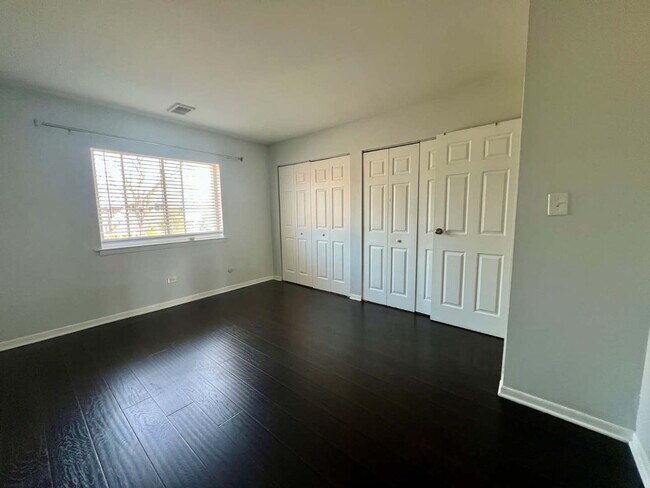 Building Photo - 9430 Bay Colony Dr