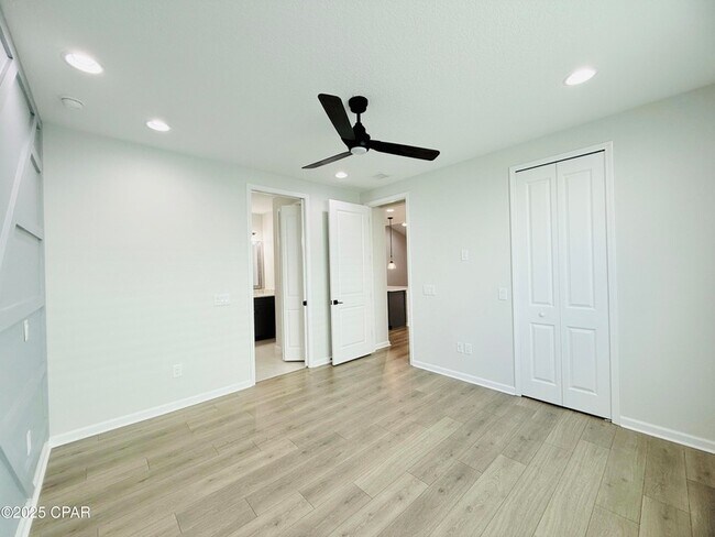 Building Photo - 9002 Parrot Pl