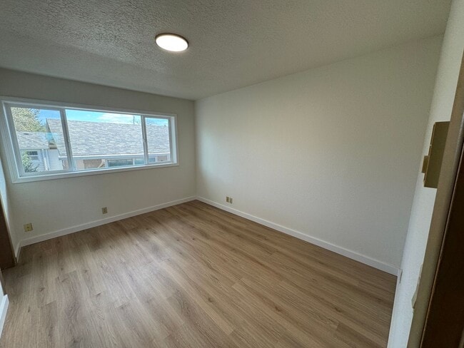 Building Photo - 1041/A/