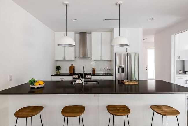 Building Photo - 1811 Justin Ln