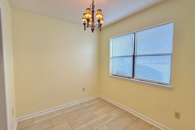 Building Photo - $500 RENT CREDIT | AVAILABLE NOW! (Pets Considered)