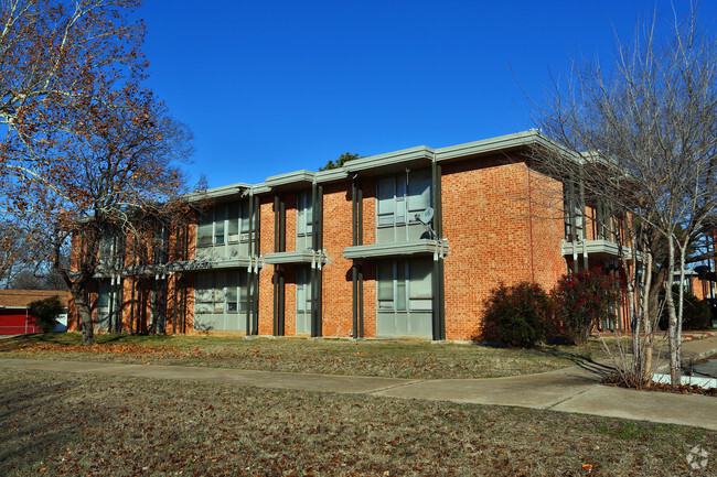 Primary Photo - Pennington Place Apartments