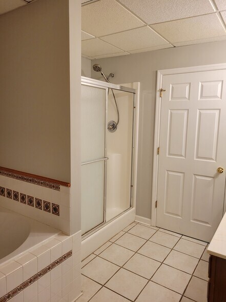 Building Photo - 109 Golf Club Ln