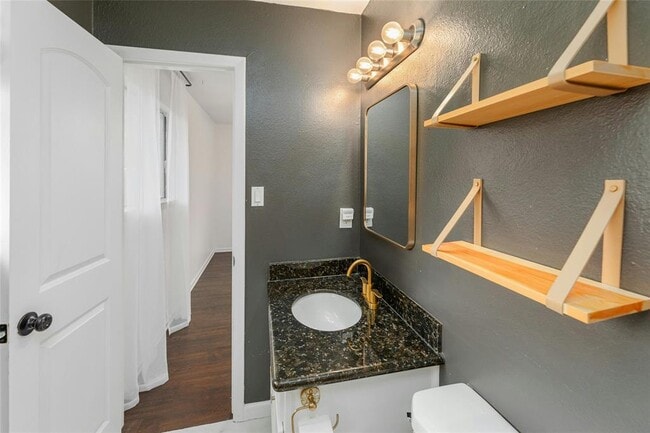 Building Photo - 801 E 3rd St