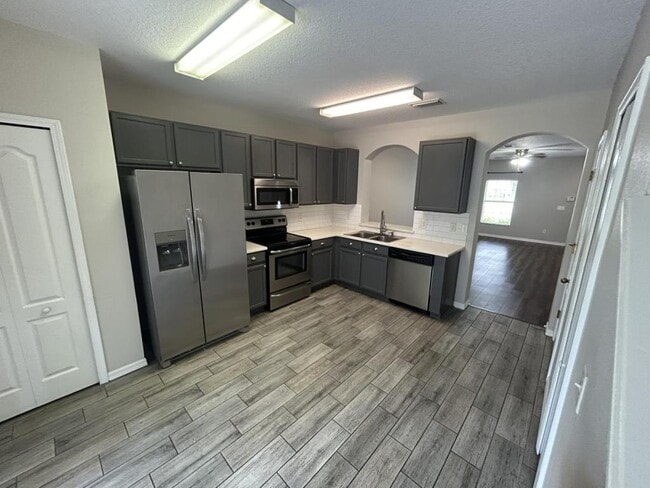 Building Photo - 15835 Fishhawk Falls Dr