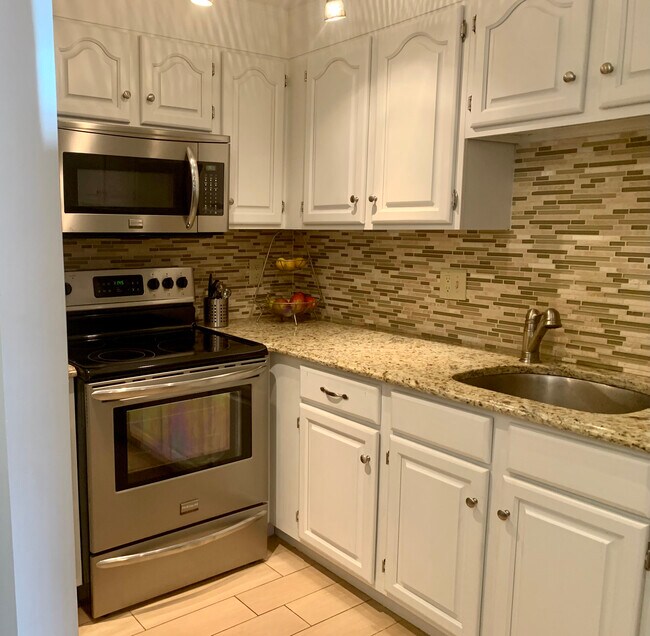 Building Photo - 142 Quincy Shore Dr