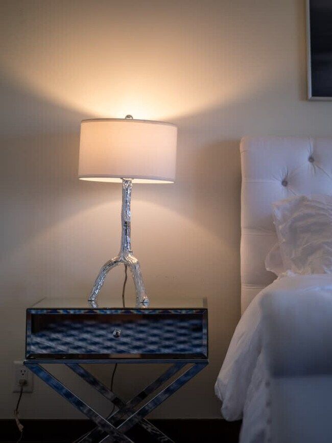 Building Photo - 1811 Breezewood Dr