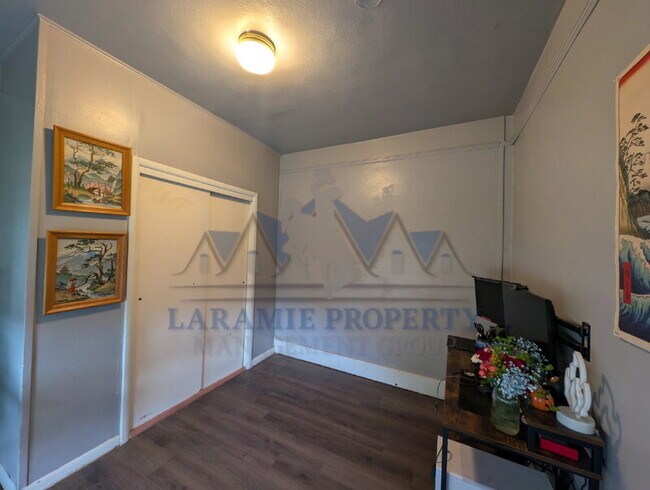 Building Photo - 619 S 5th St