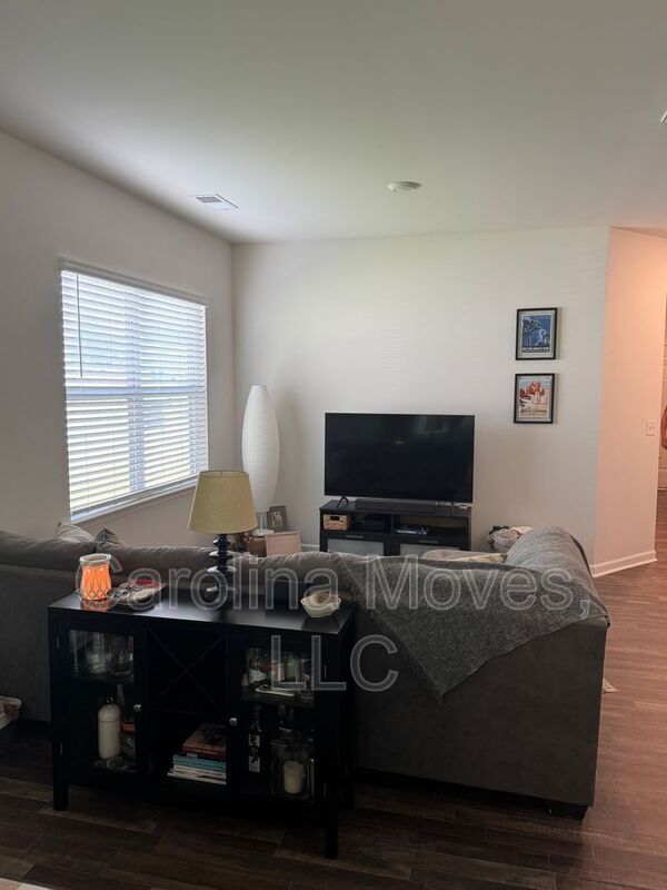 Building Photo - 405 Sea Grit Ct