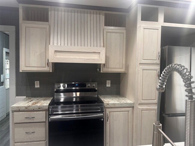 Building Photo - 14525 Oak Hill Ln