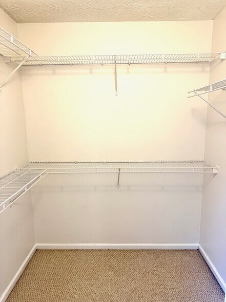 Master Walkin Closet - 2521 Ravine St