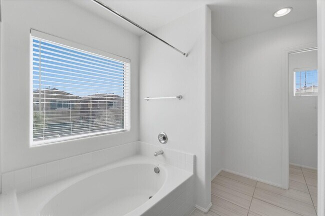 Building Photo - 752 Looking Bear Ct