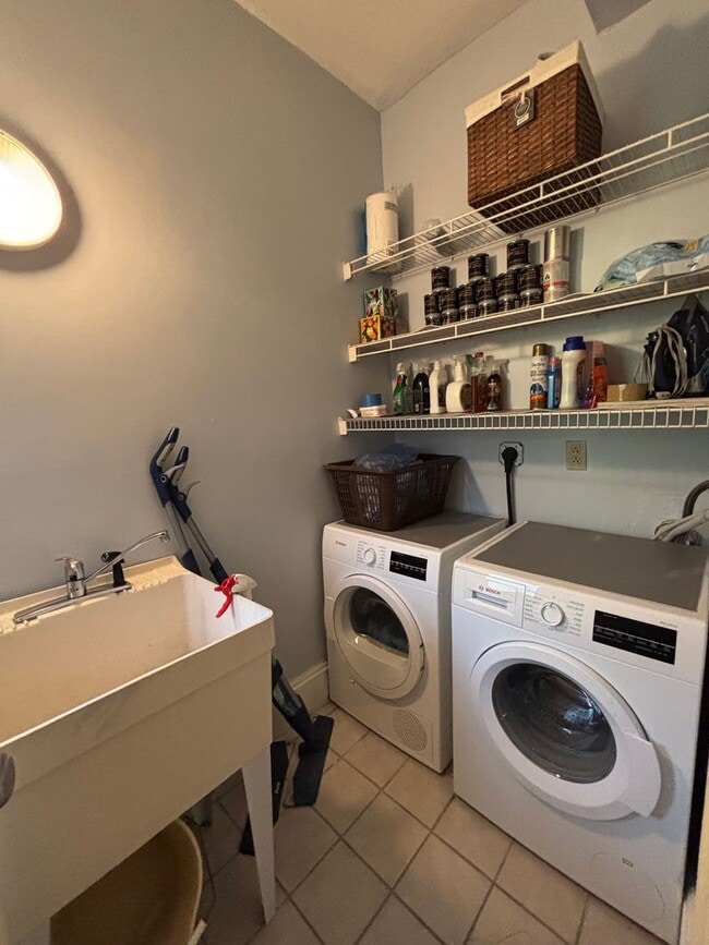 Building Photo - Vintage Beauty, Modern Living – Historic Condo Awaits!