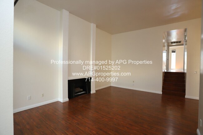 Building Photo - 2 Bed + 2 bath split level Condo with a 2 ...