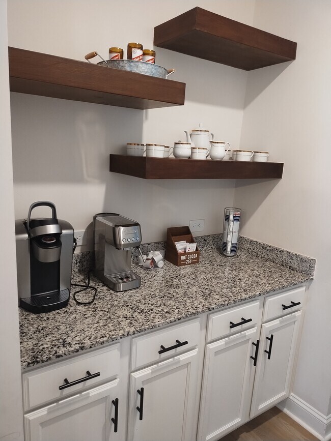 Building Photo - 437 Marietta Ln