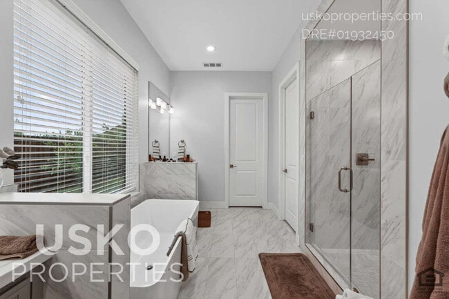 Building Photo - 103 Lazy Oak Ln